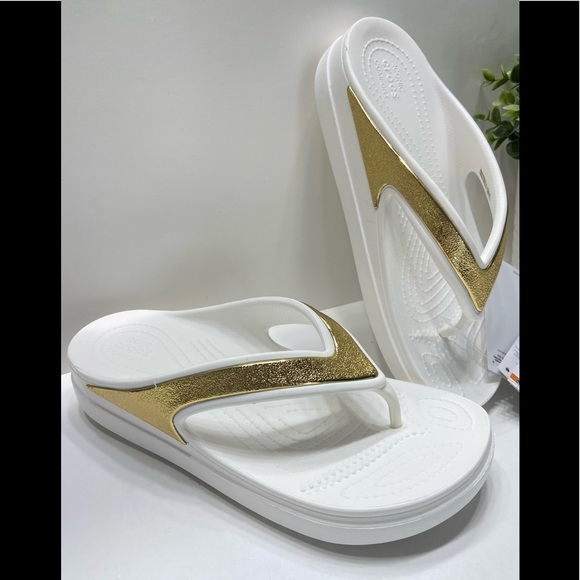 NEW Crocs Sloane Shine Wedge Flip Flop Sandals - Picture 9 of 9